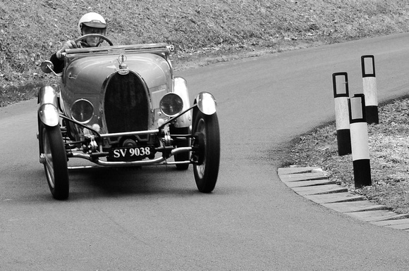 Bugatti in mono